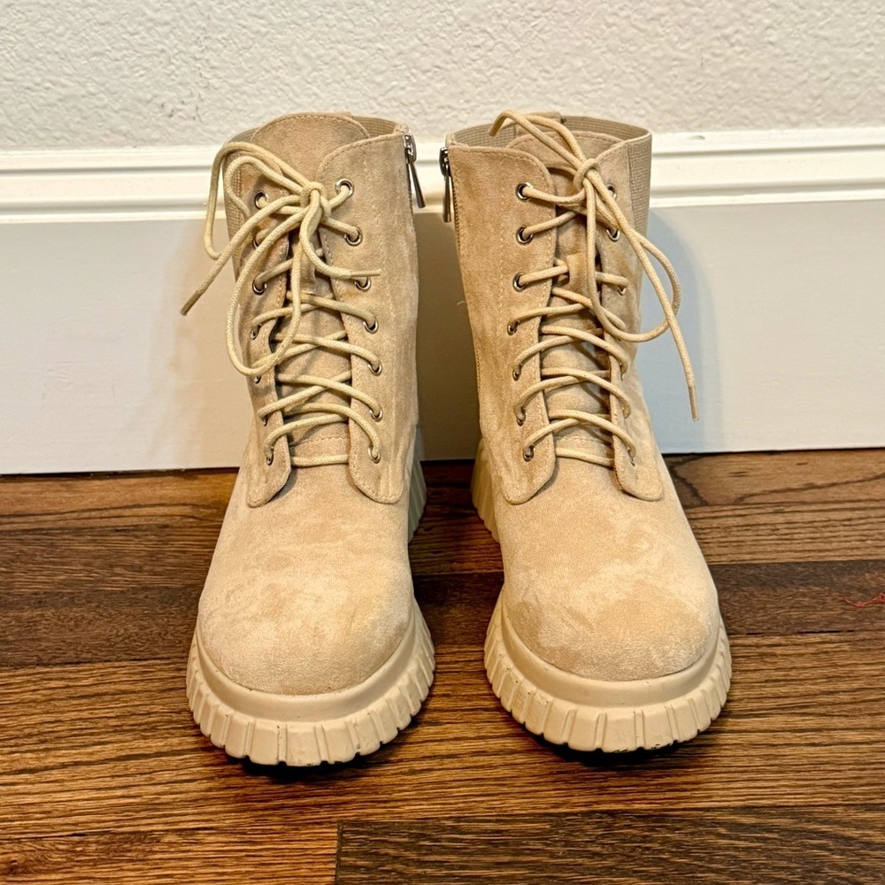 Beige Suede Lace Up Chunky Combat Boots- Size 8.5 - Picture 3 of 7